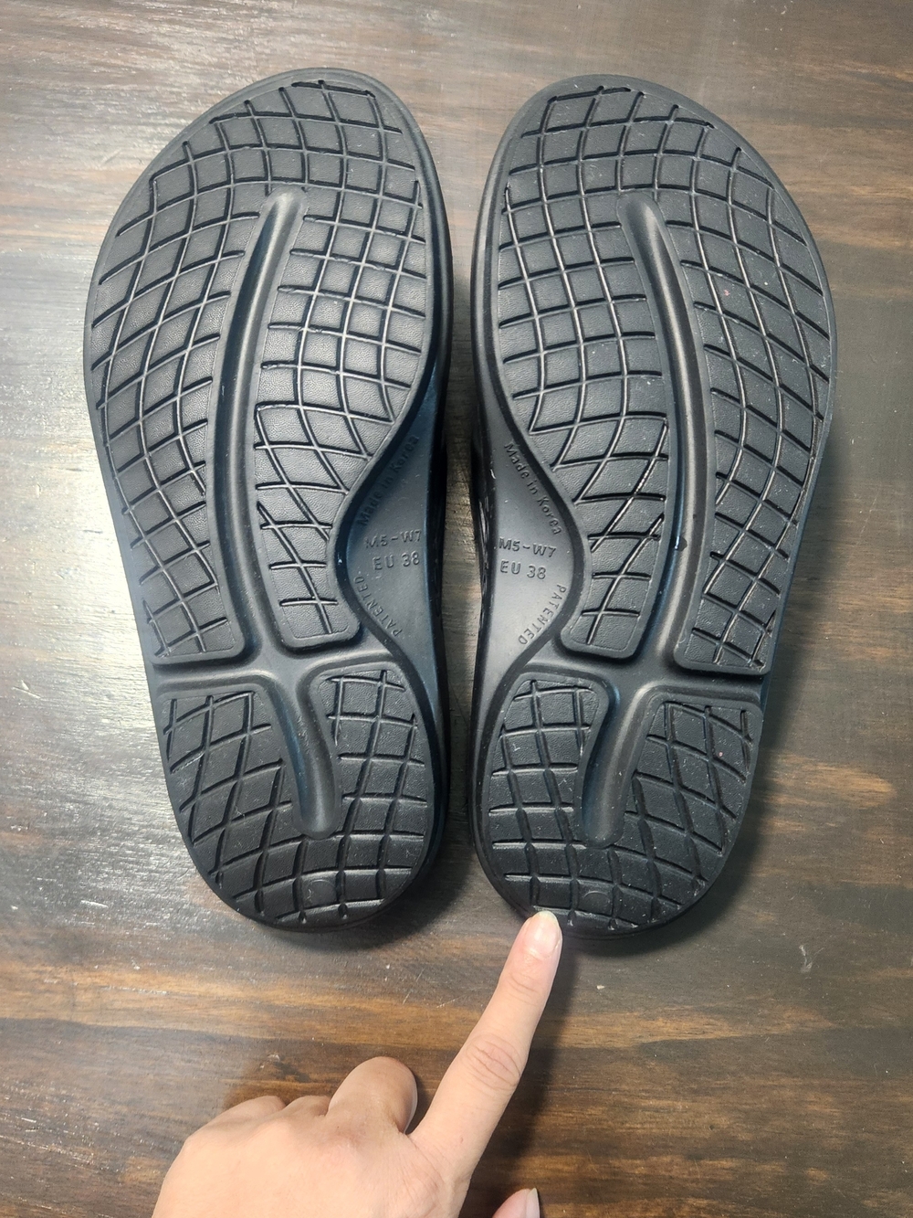 OOFOS OOriginal Recovery Flip Flop Thong Sandals Black Women's Size 7 - Picture 7 of 9